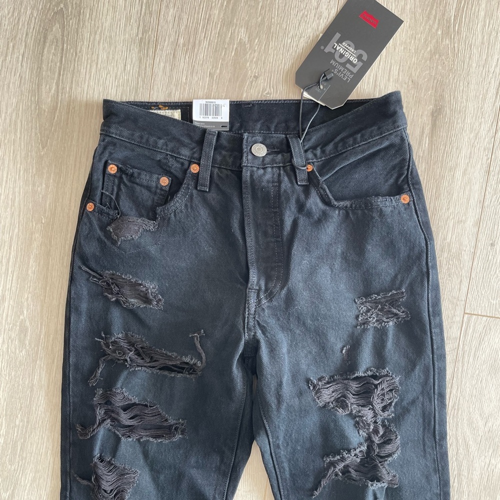 Levi’s 501 Cropped Black Distressed Jeans - Picture 10 of 16